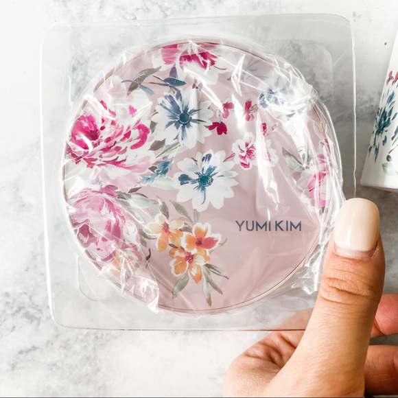 Yumi Kim | charging pad - Picture 3 of 4